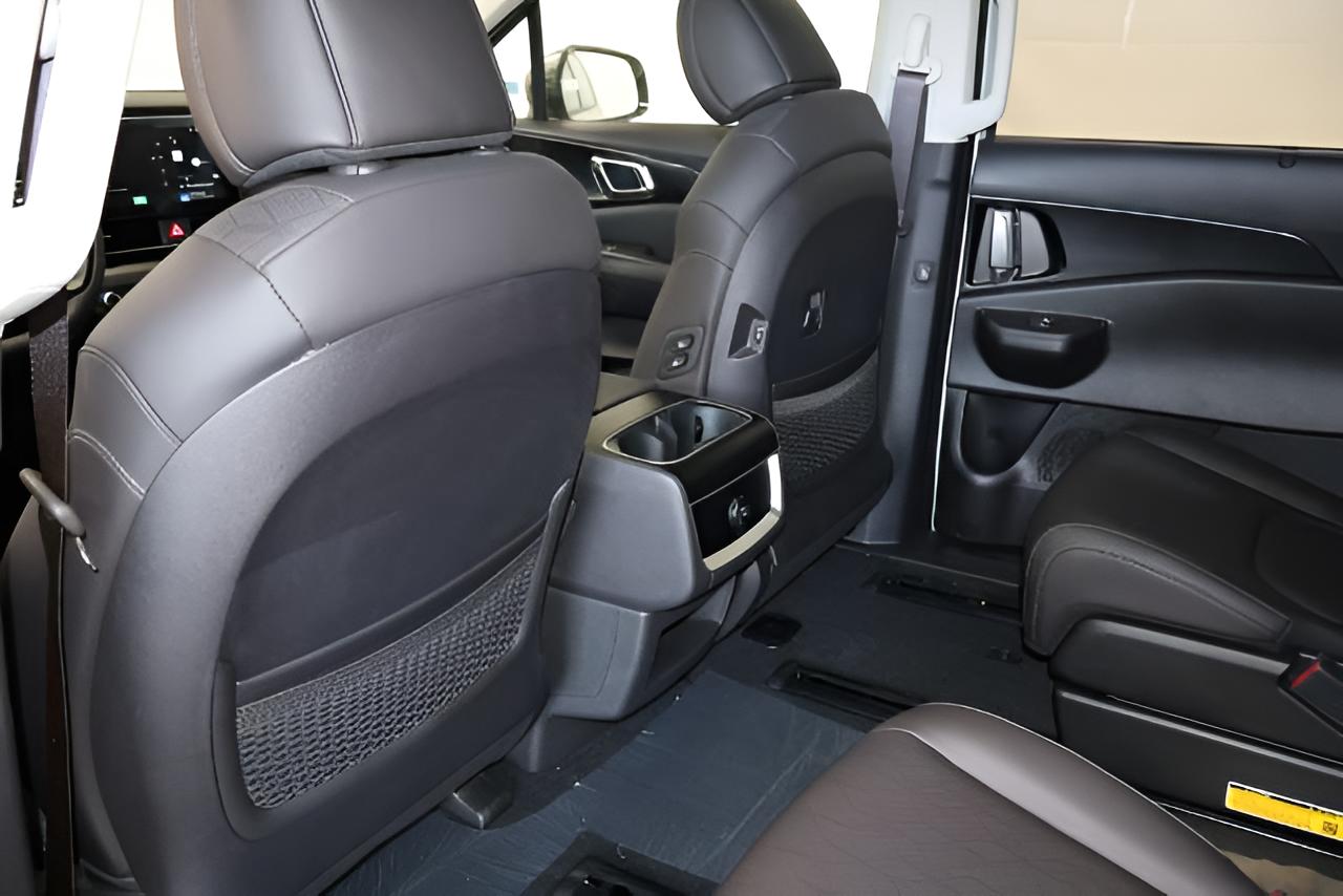2027 Kia Carnival EX