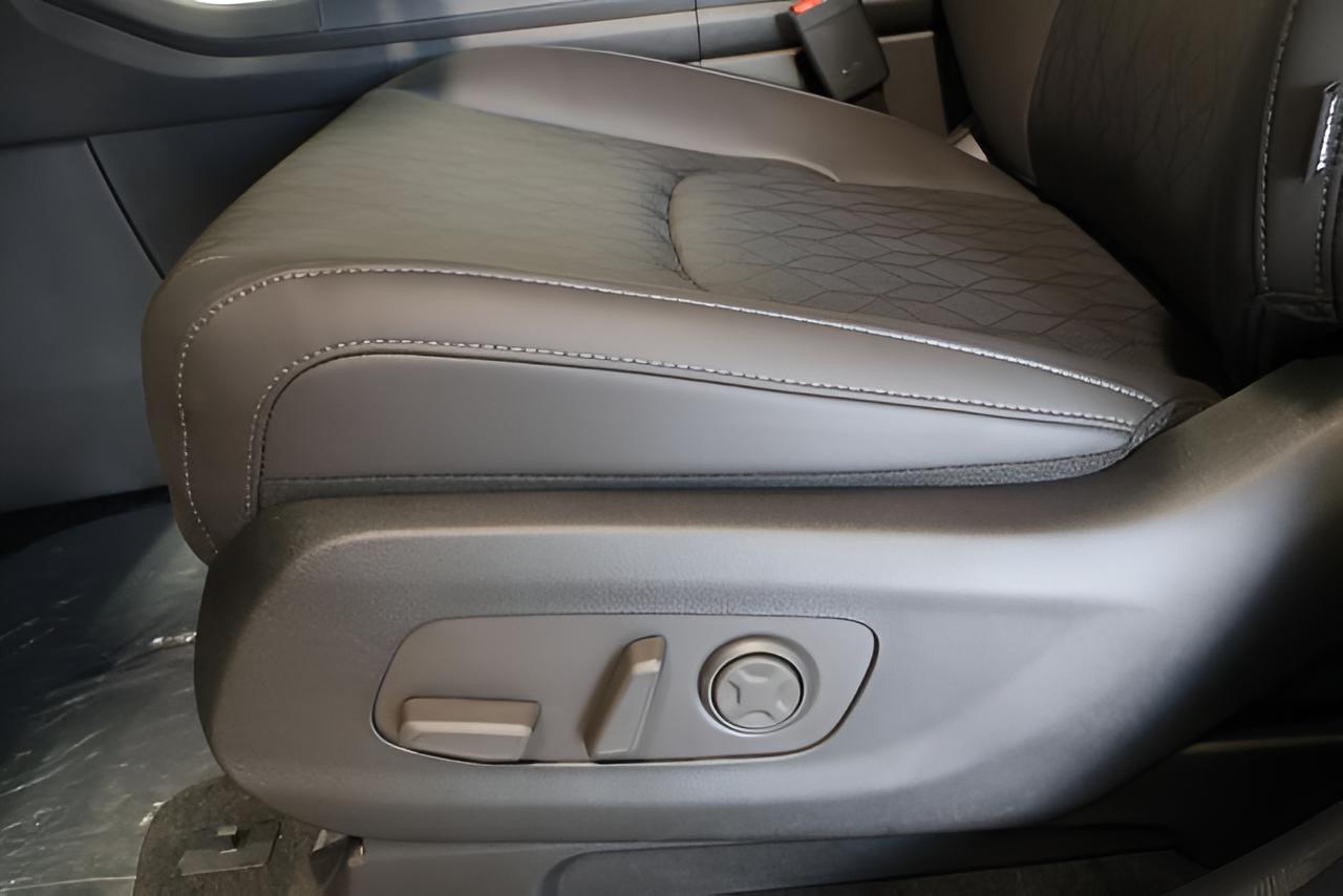 2027 Kia Carnival EX