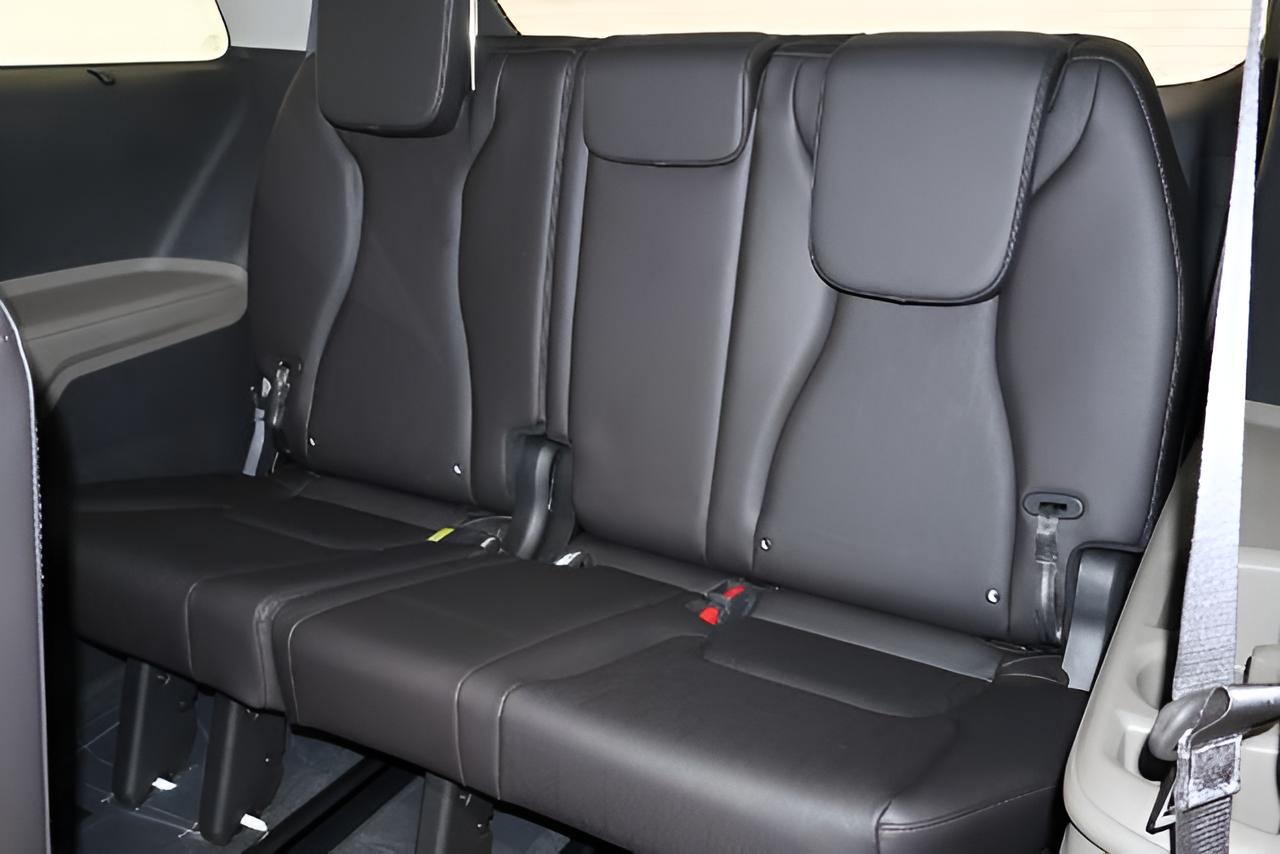 2027 Kia Carnival EX