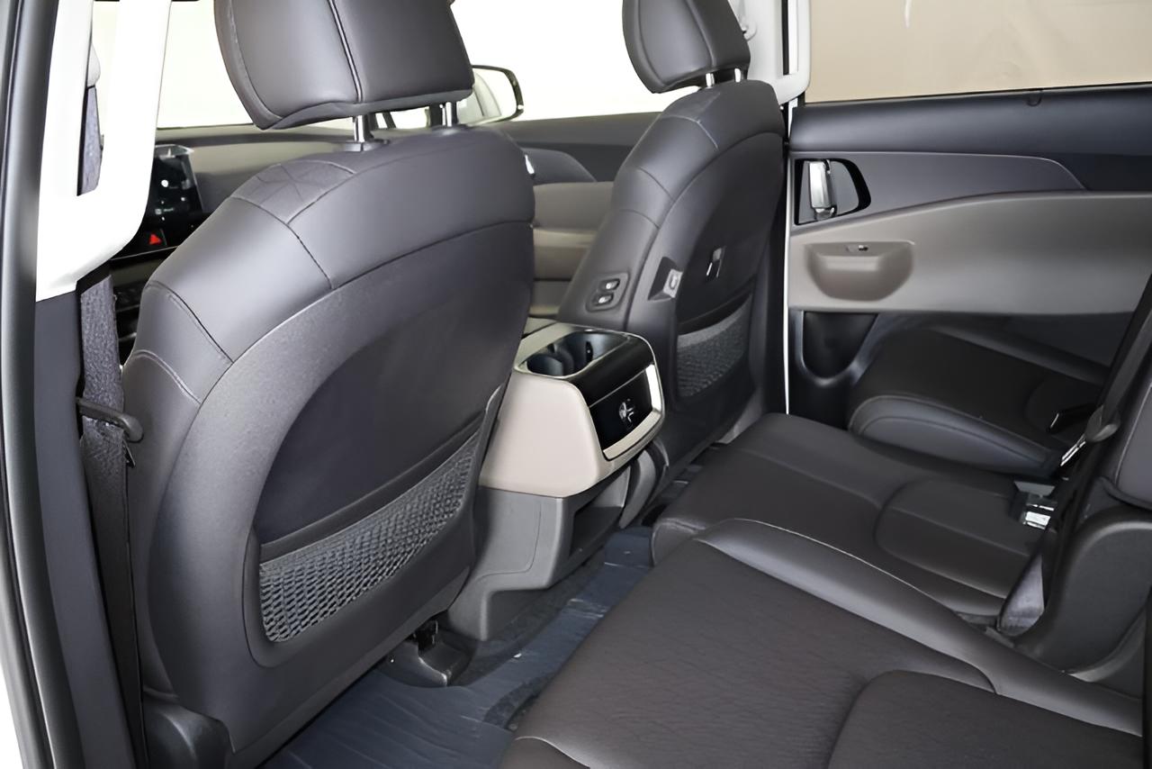 2027 Kia Carnival EX