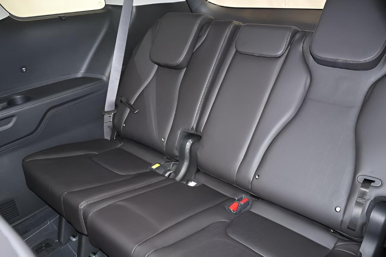 2027 Kia Carnival Hybrid EX