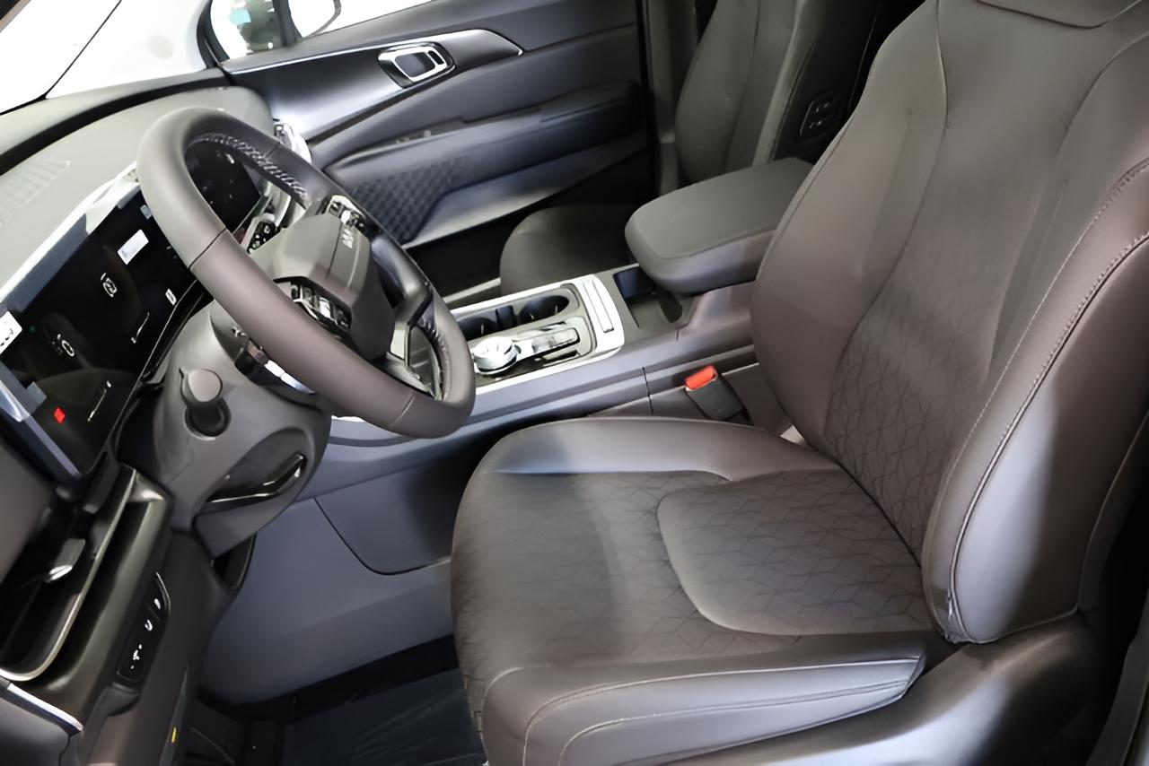 2027 Kia Carnival Hybrid EX