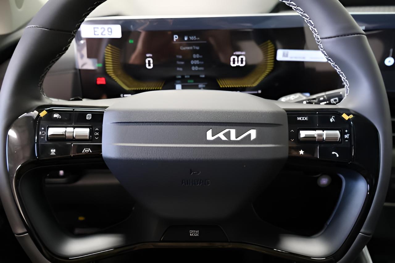 2027 Kia Carnival Hybrid EX