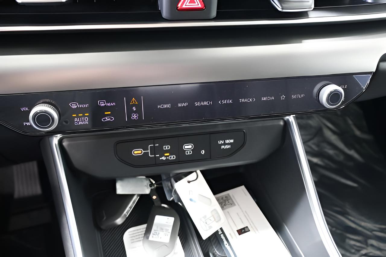 2027 Kia Carnival Hybrid EX