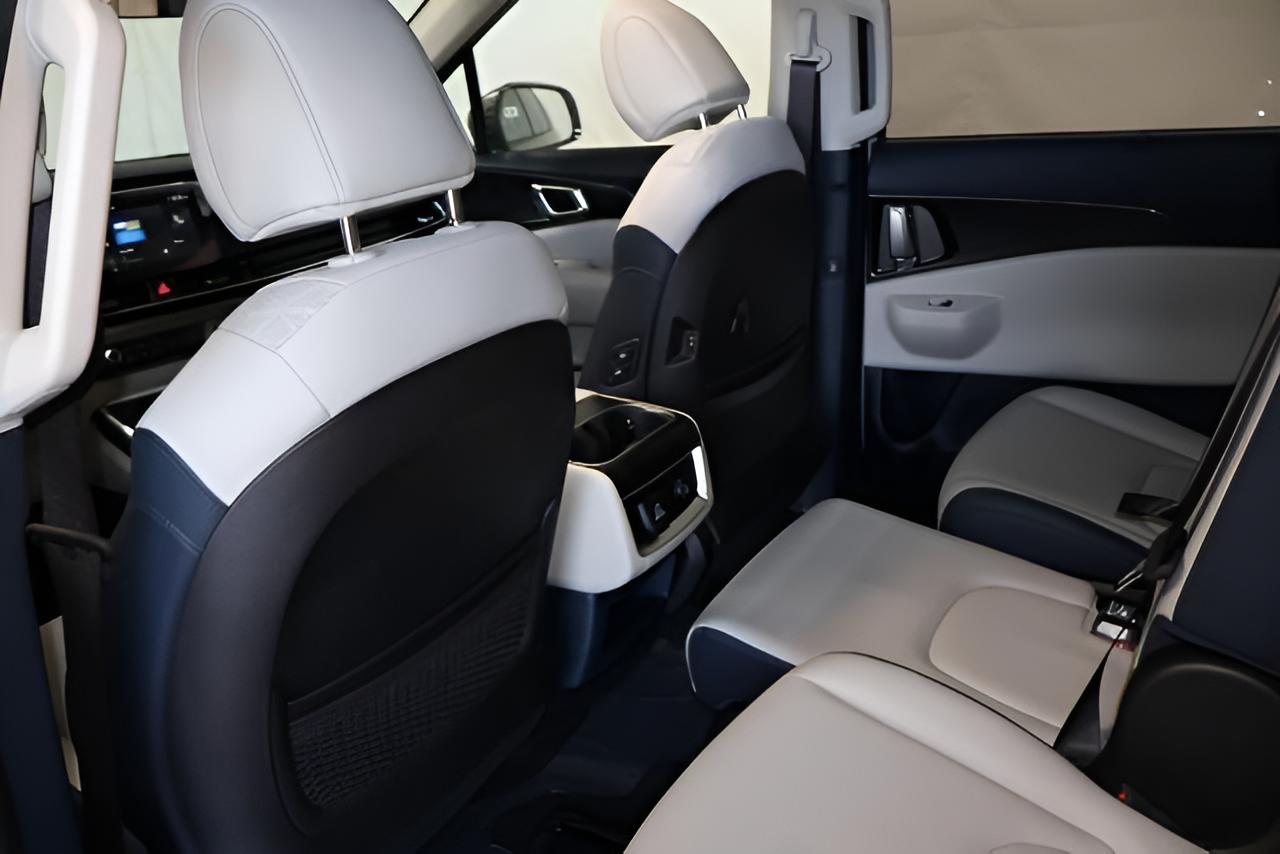 2027 Kia Carnival SX