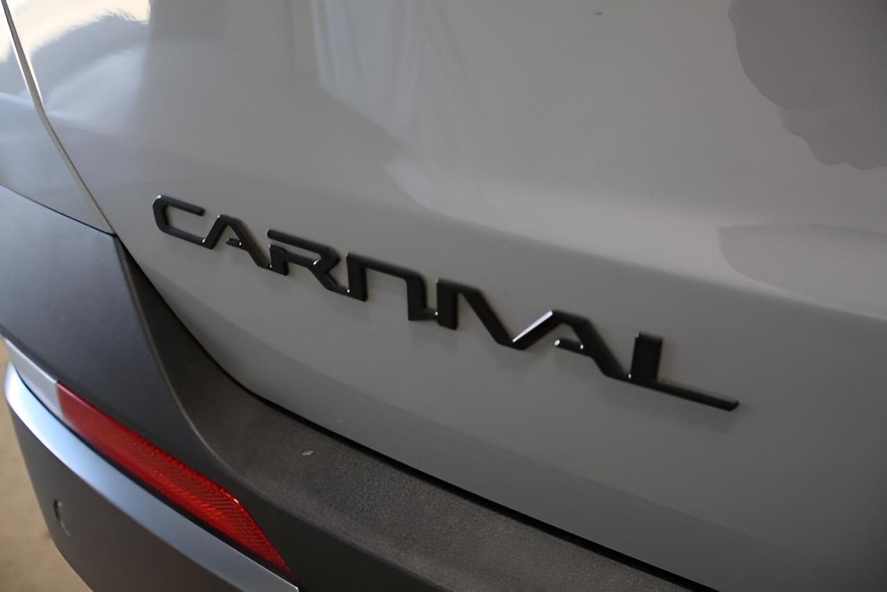 2027 Kia Carnival SX