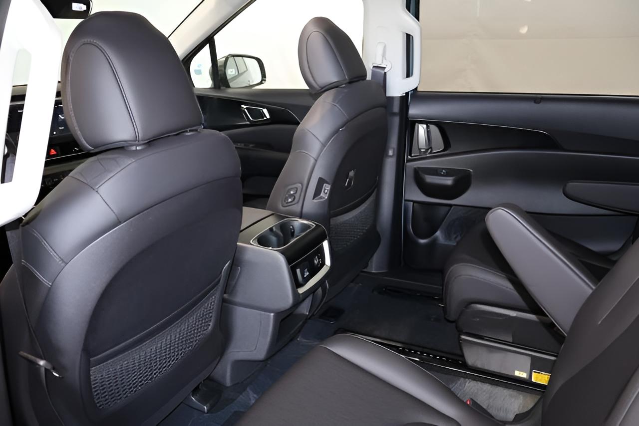 2027 Kia Carnival SX