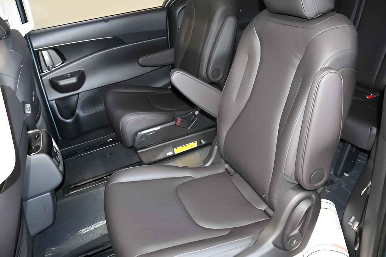 2027 Kia Carnival SX
