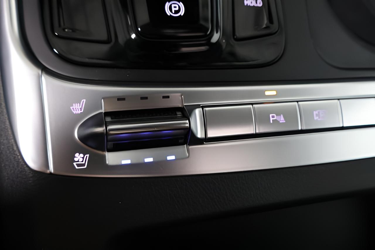 2027 Kia Carnival SX