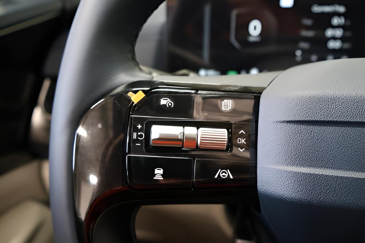 2027 Kia Carnival Hybrid SX