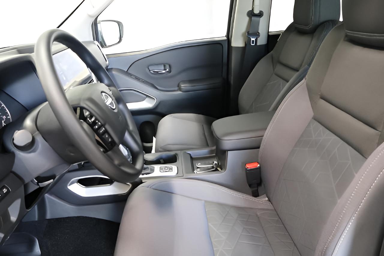 2027 Nissan Frontier SV