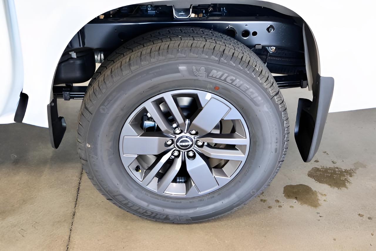 2027 Nissan Frontier SV