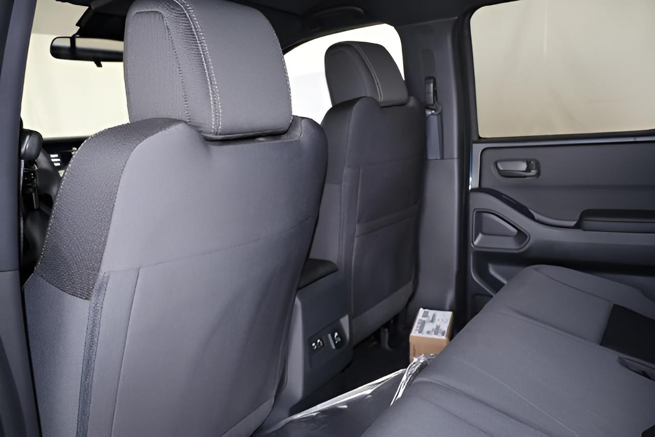 2027 Nissan Frontier SV