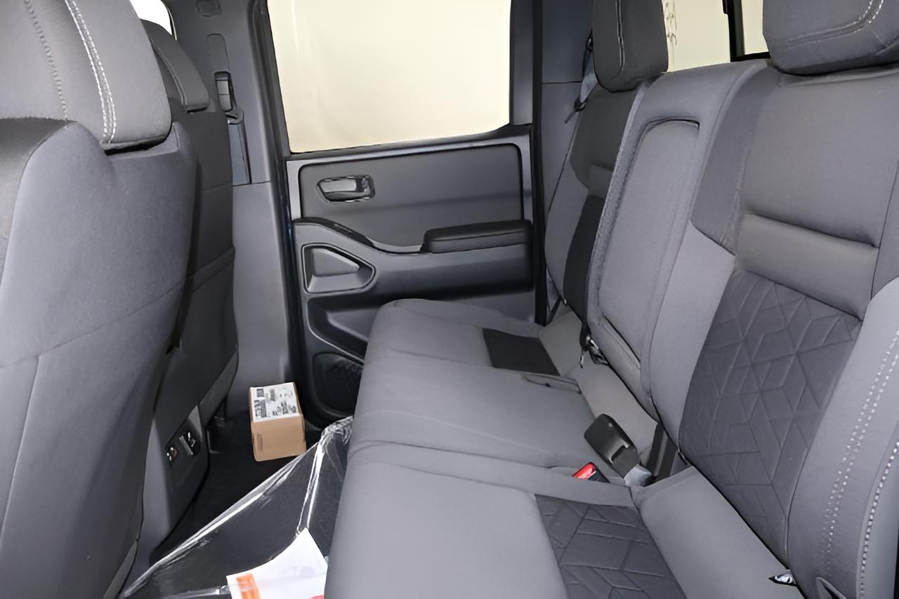 2027 Nissan Frontier SV