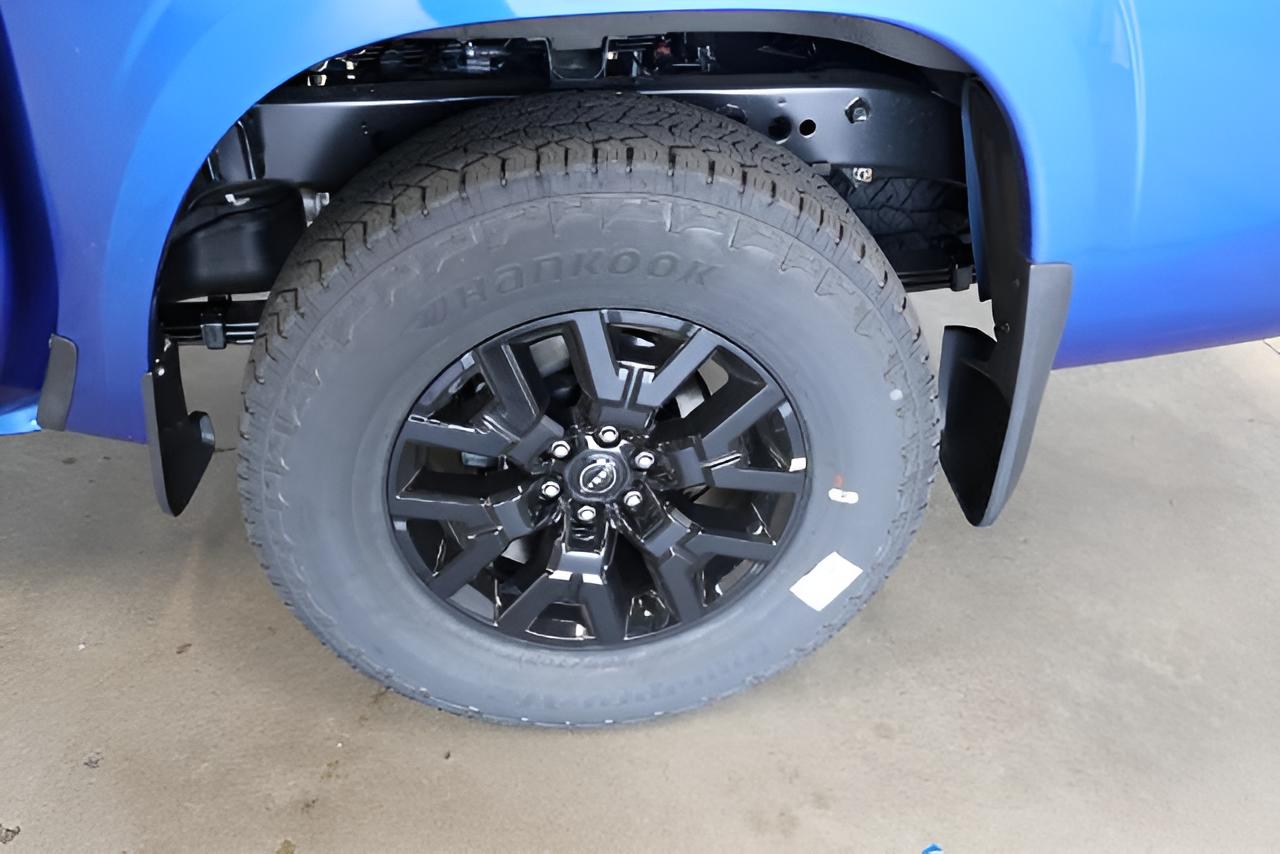 2027 Nissan Frontier SV