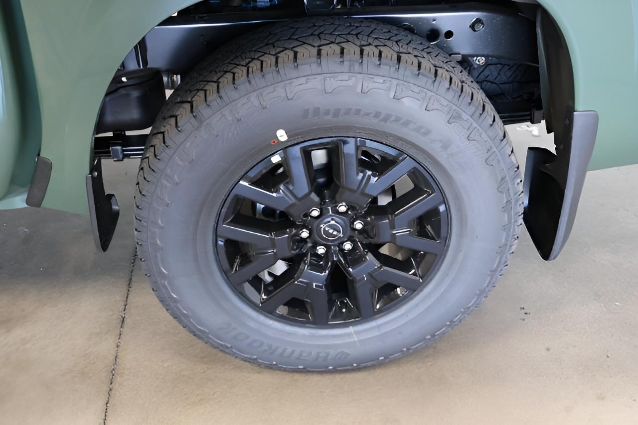 2027 Nissan Frontier SV
