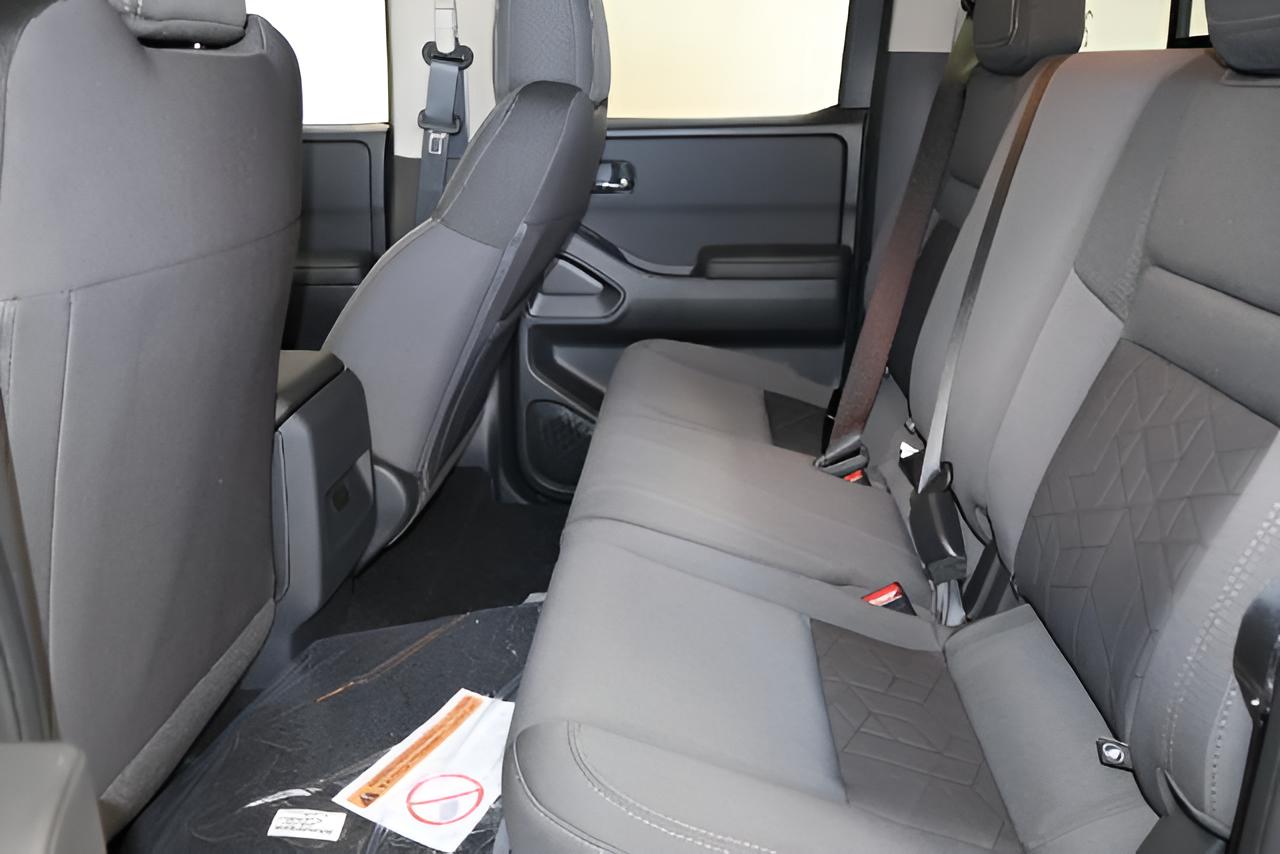 2027 Nissan Frontier SV