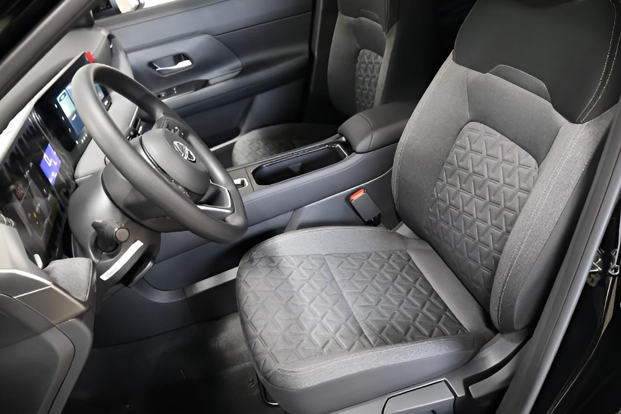 2027 Nissan Kicks SV