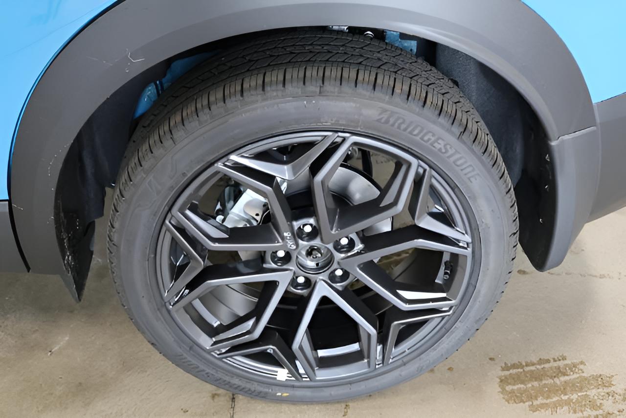 2027 Nissan Kicks SR