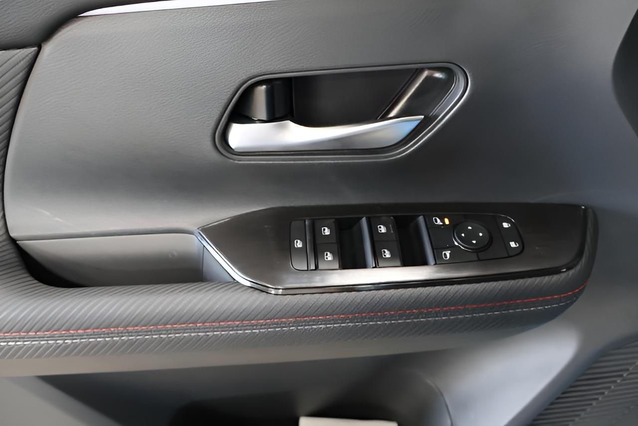 2027 Nissan Kicks SR