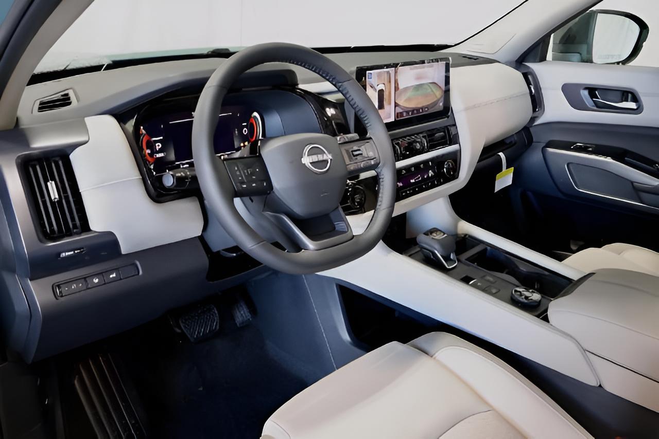 2026 Nissan Pathfinder SL
