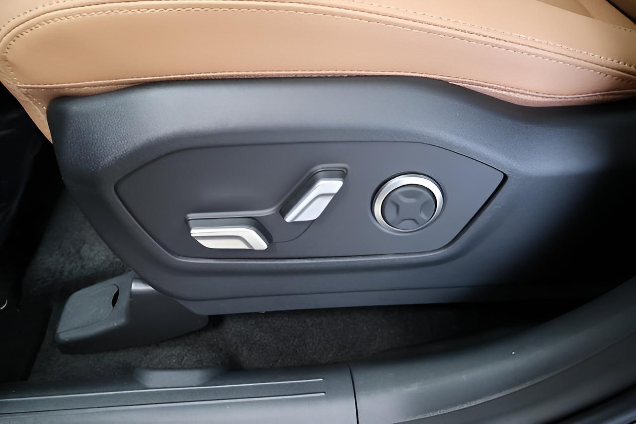 2027 Hyundai SANTA FE HYBRID Limited 6P AWD