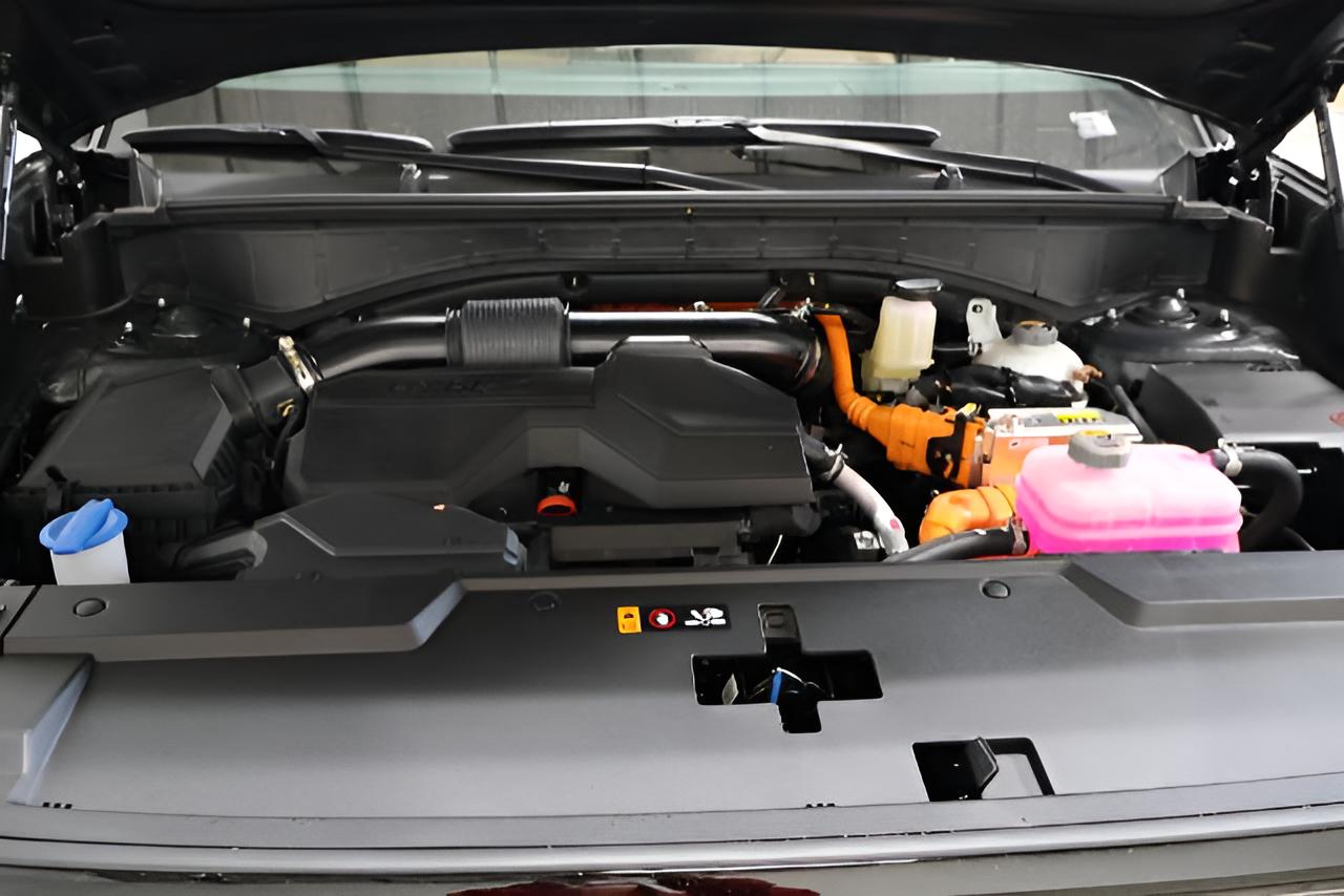 2027 Hyundai SANTA FE HYBRID Limited 6P AWD