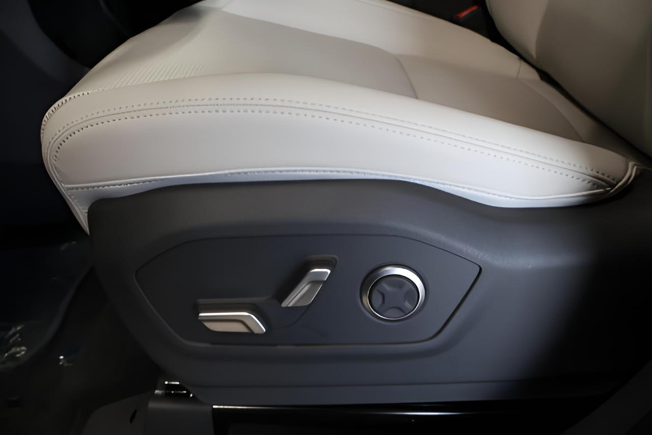 2027 Hyundai SANTA FE HYBRID Limited 6P AWD