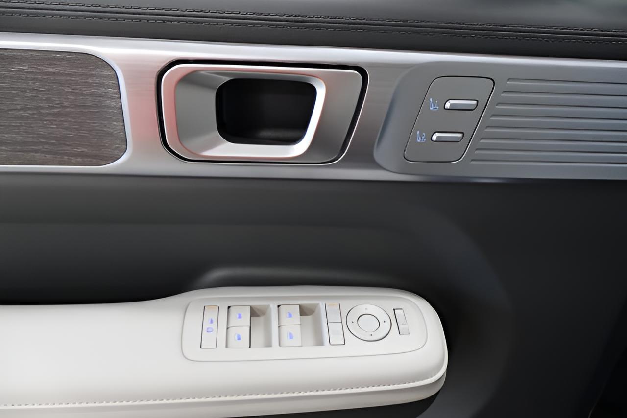 2027 Hyundai SANTA FE HYBRID Limited 6P AWD