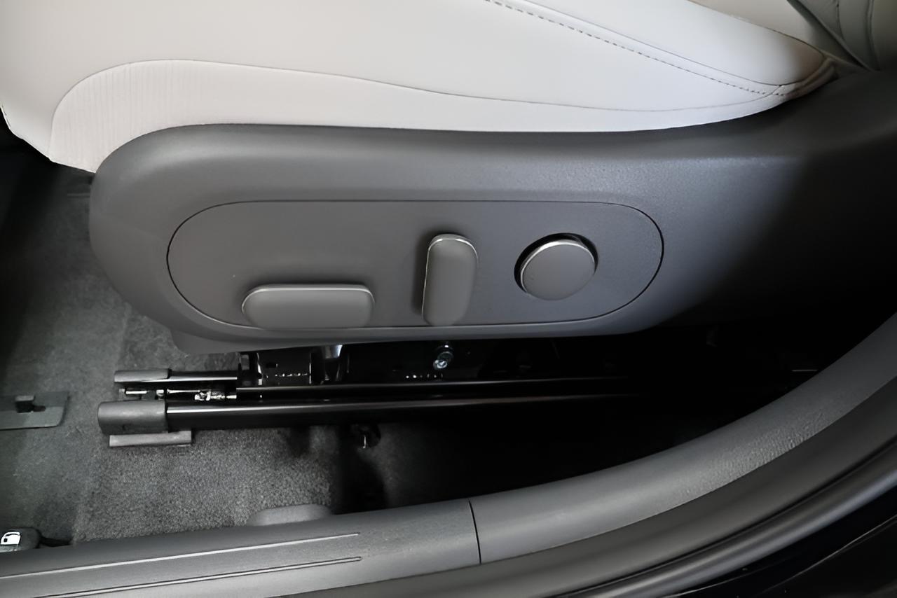 2027 Hyundai KONA SEL Premium FWD