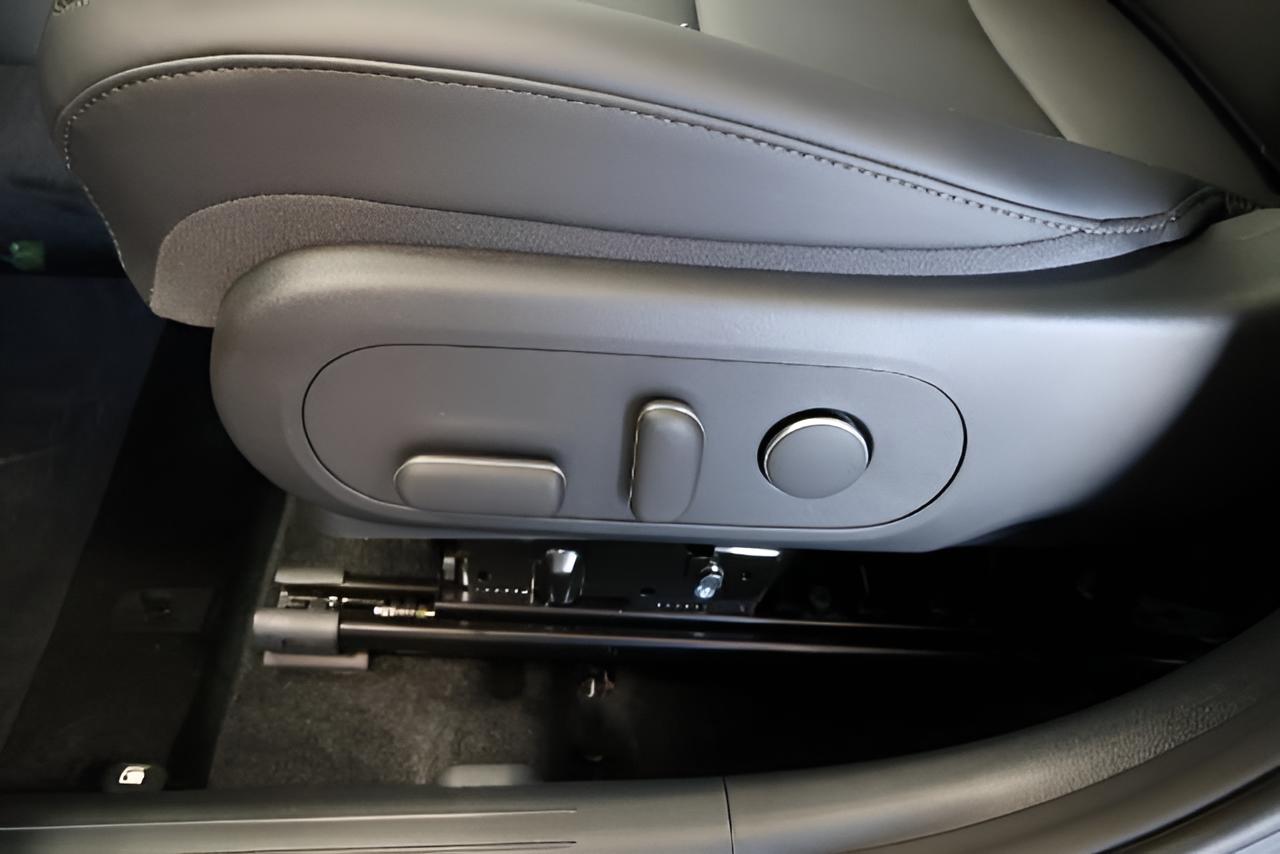 2027 Hyundai KONA SEL Premium FWD