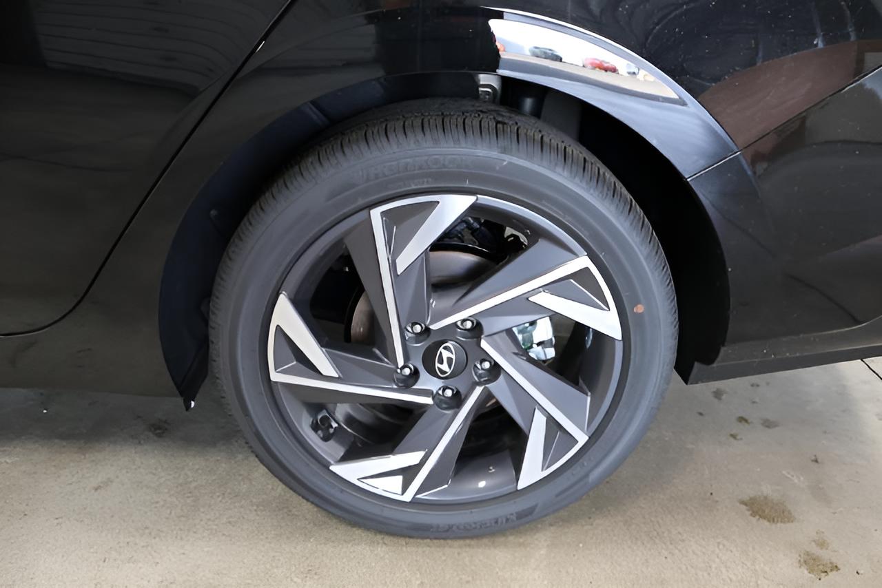 2026 Hyundai ELANTRA Limited Sedan