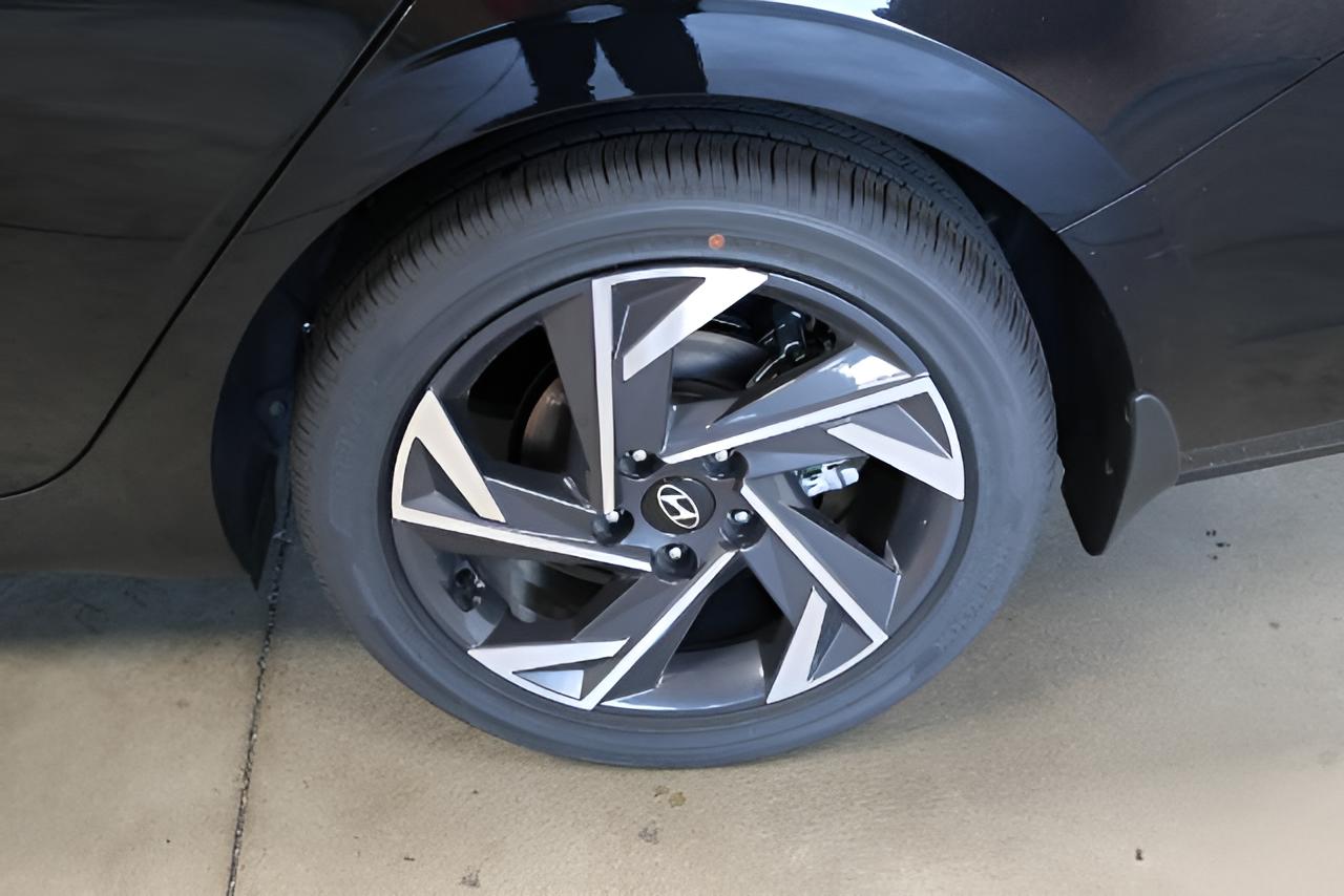 2026 Hyundai ELANTRA Limited Sedan