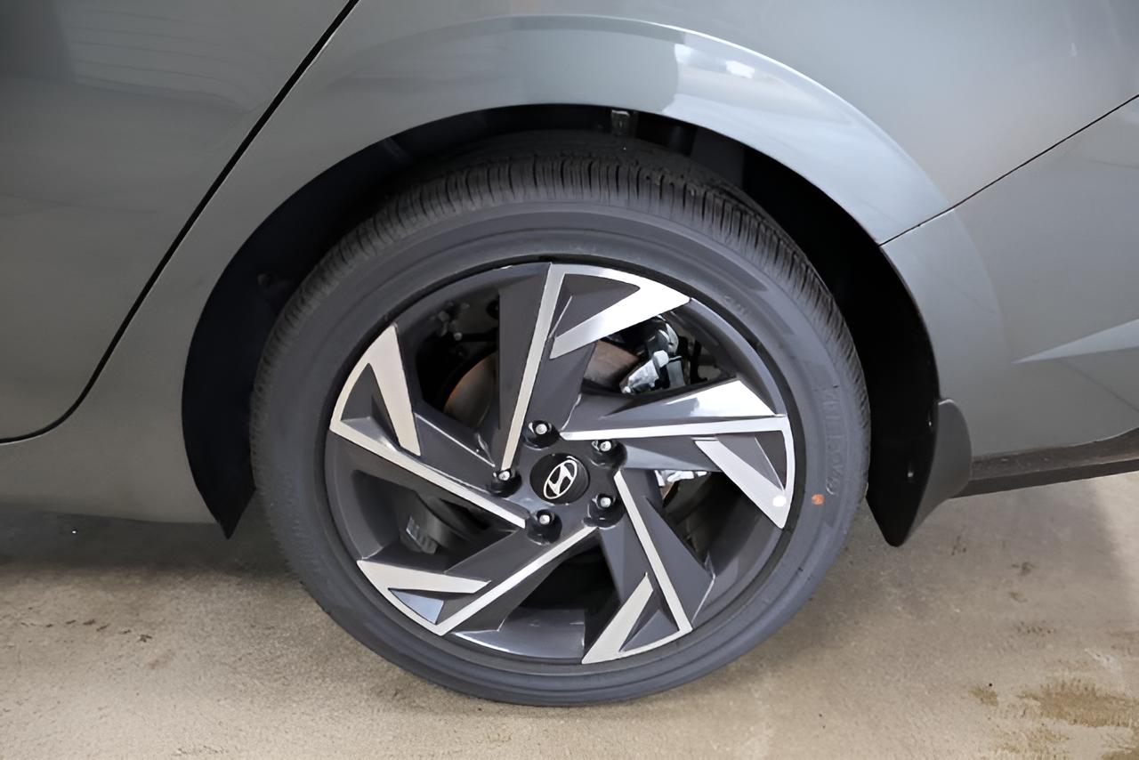 2026 Hyundai ELANTRA Limited Sedan