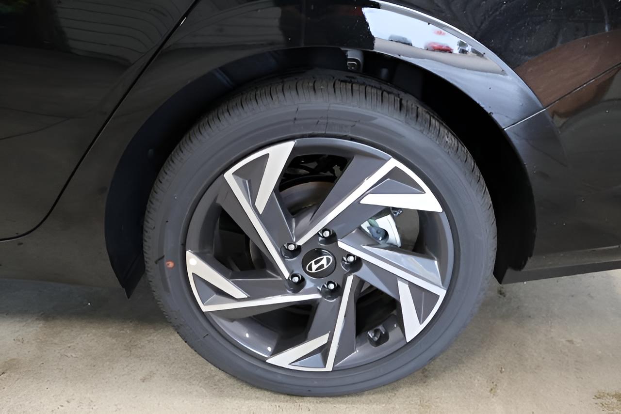 2026 Hyundai ELANTRA Limited Sedan