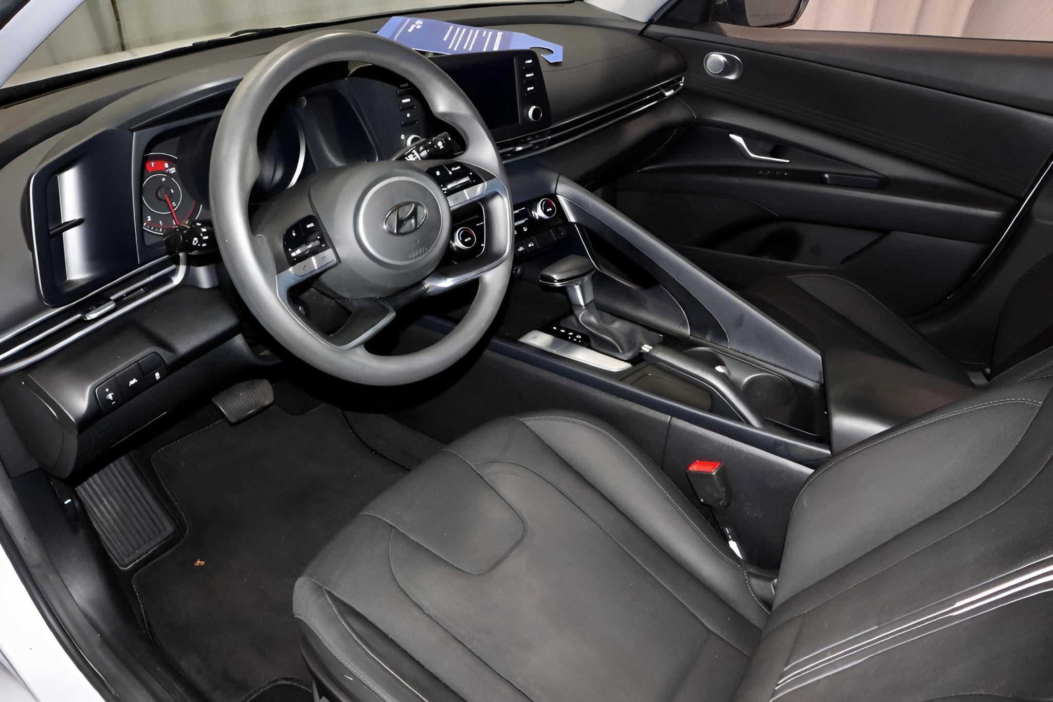 2022 Hyundai ELANTRA SEL