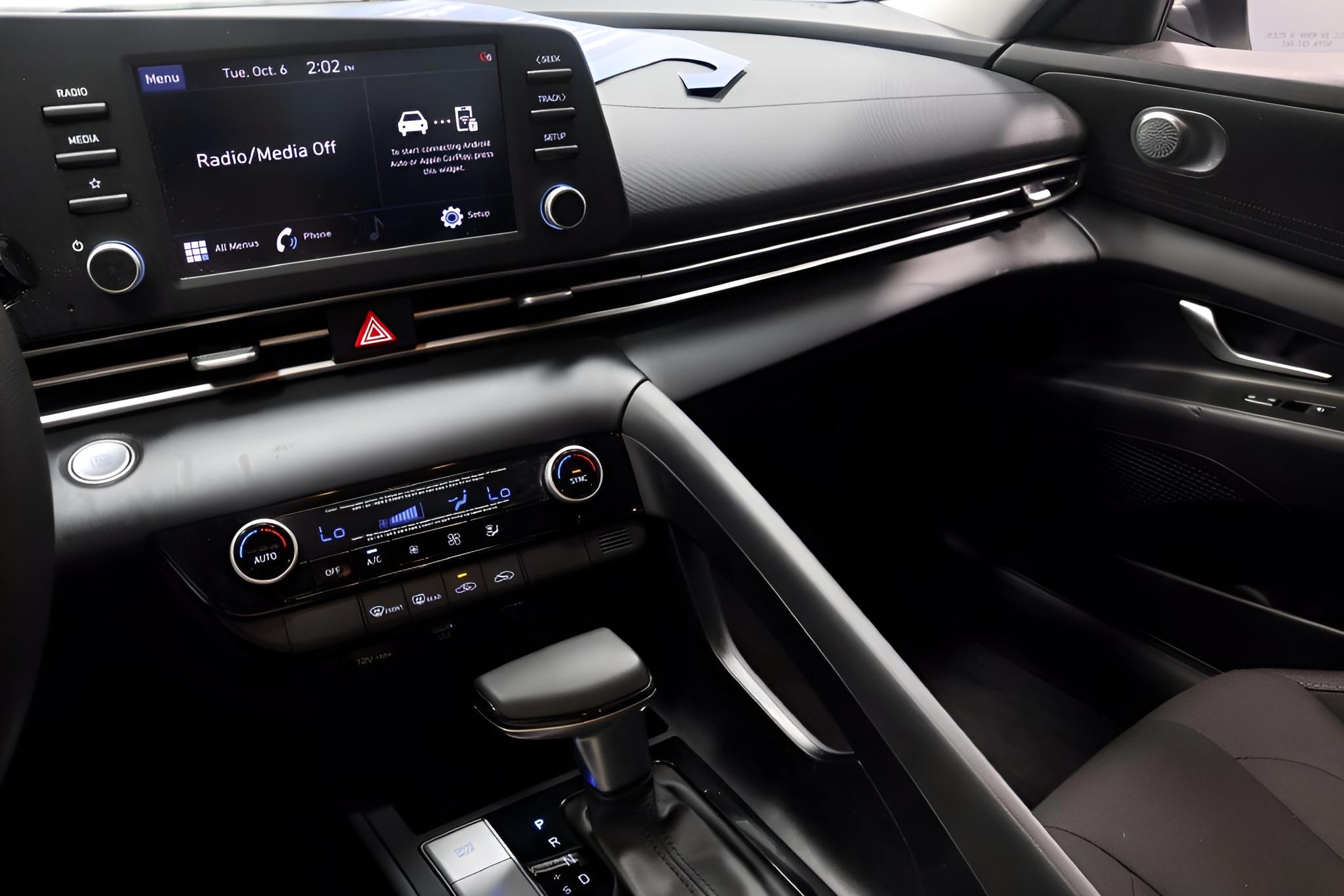 2022 Hyundai ELANTRA SEL