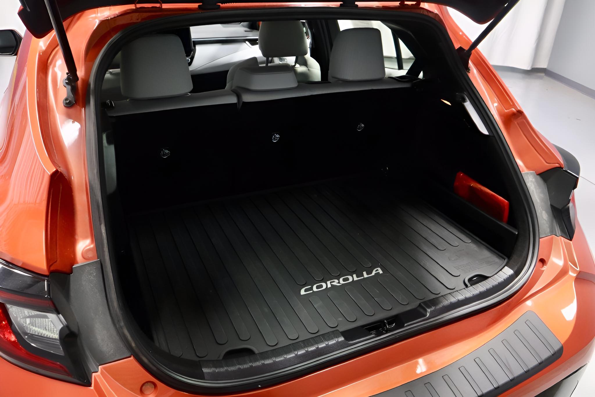 2025 Toyota Corolla Hatchback SE