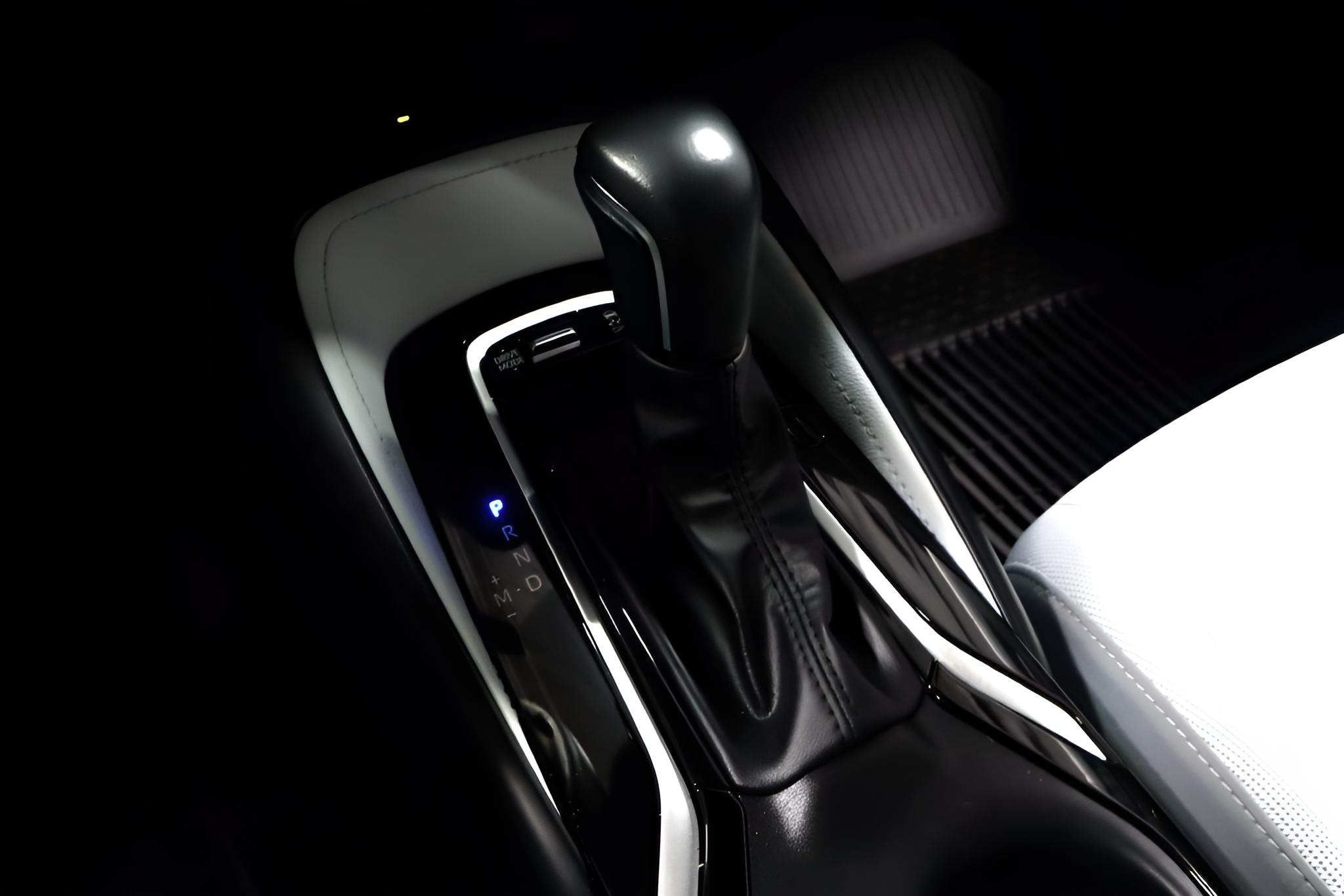 2025 Toyota Corolla Hatchback SE