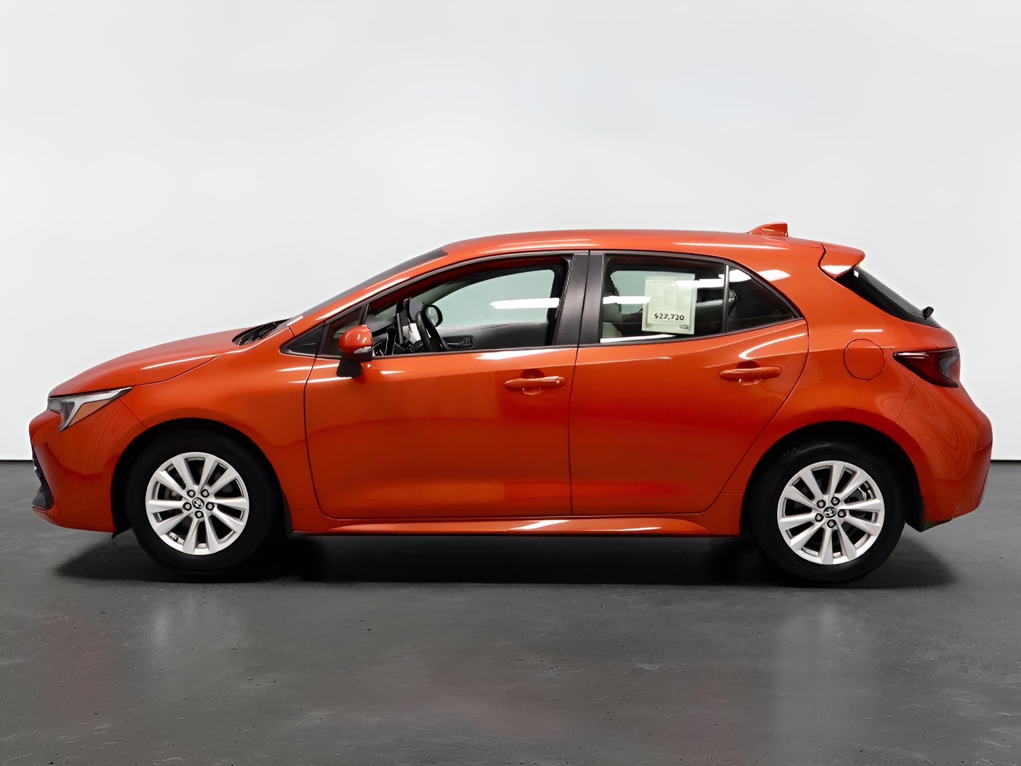 2025 Toyota Corolla Hatchback SE
