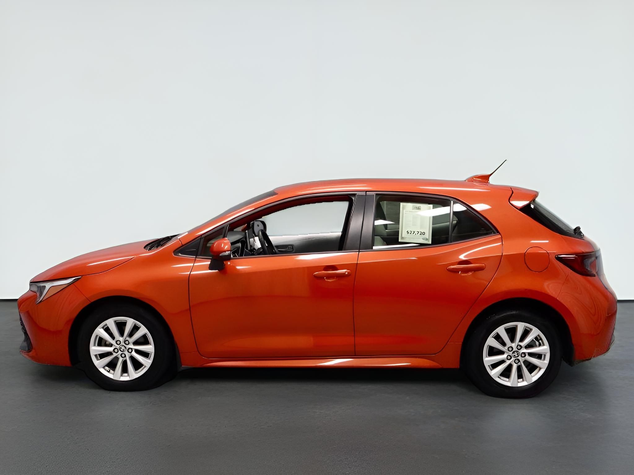 2025 Toyota Corolla Hatchback SE