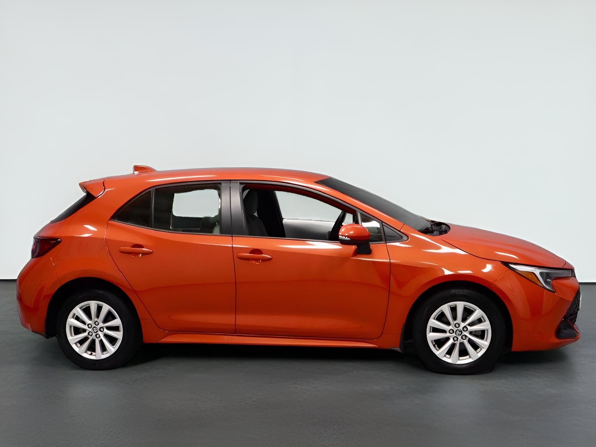 2025 Toyota Corolla Hatchback SE