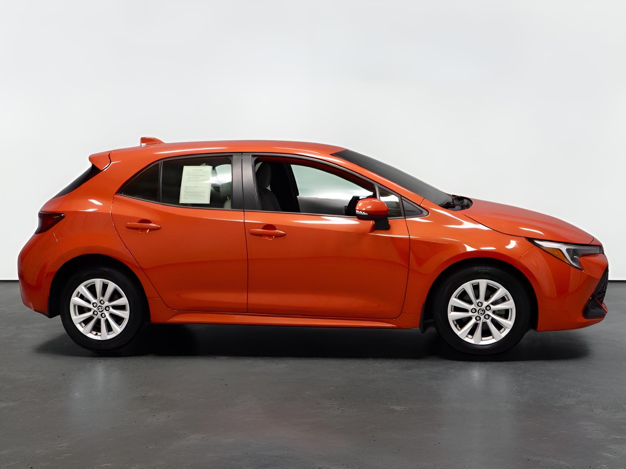 2025 Toyota Corolla Hatchback SE