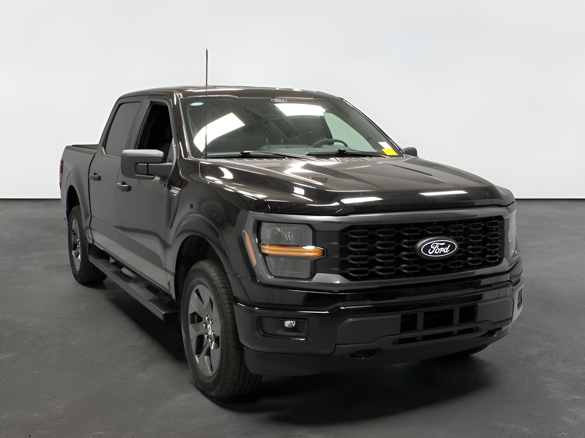 2025 Ford F-150 STX 4WD SuperCrew 5.5' Box