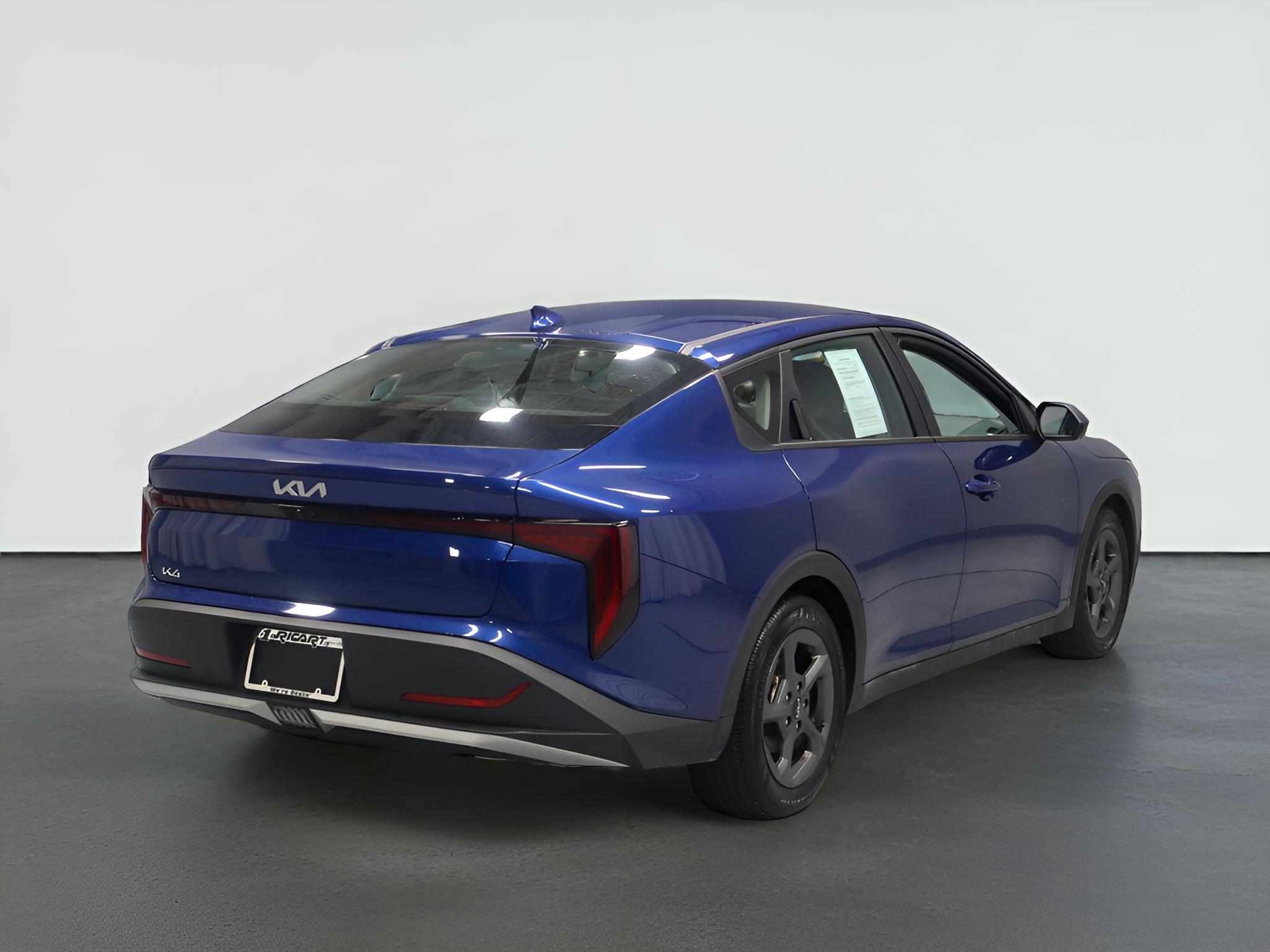 2025 Kia K4 LXS FWD