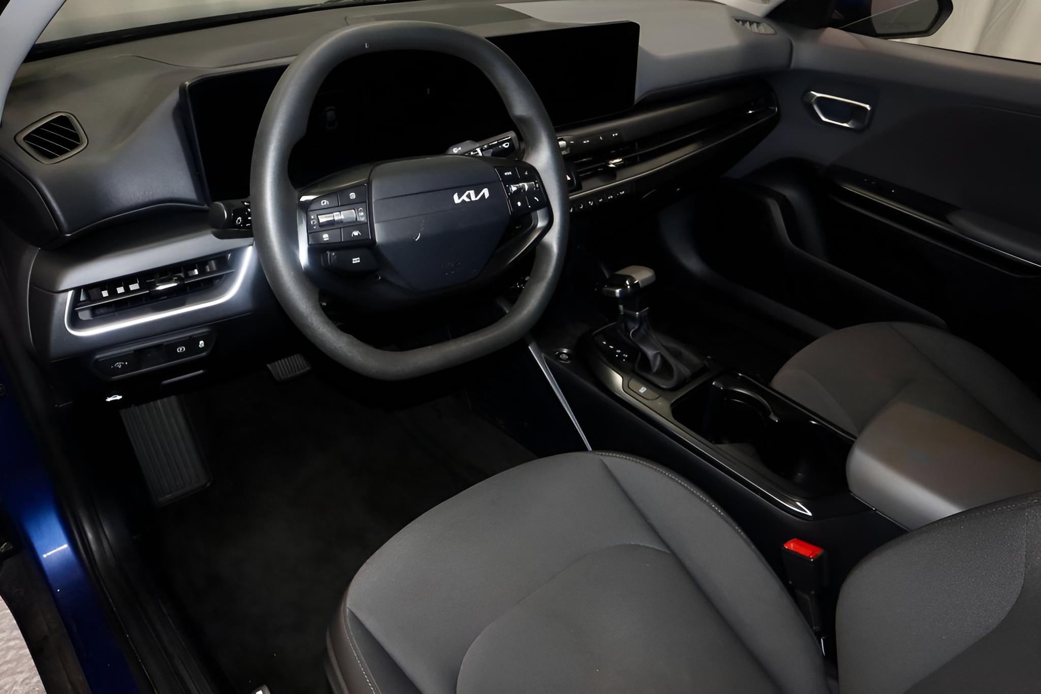 2025 Kia K4 LXS FWD
