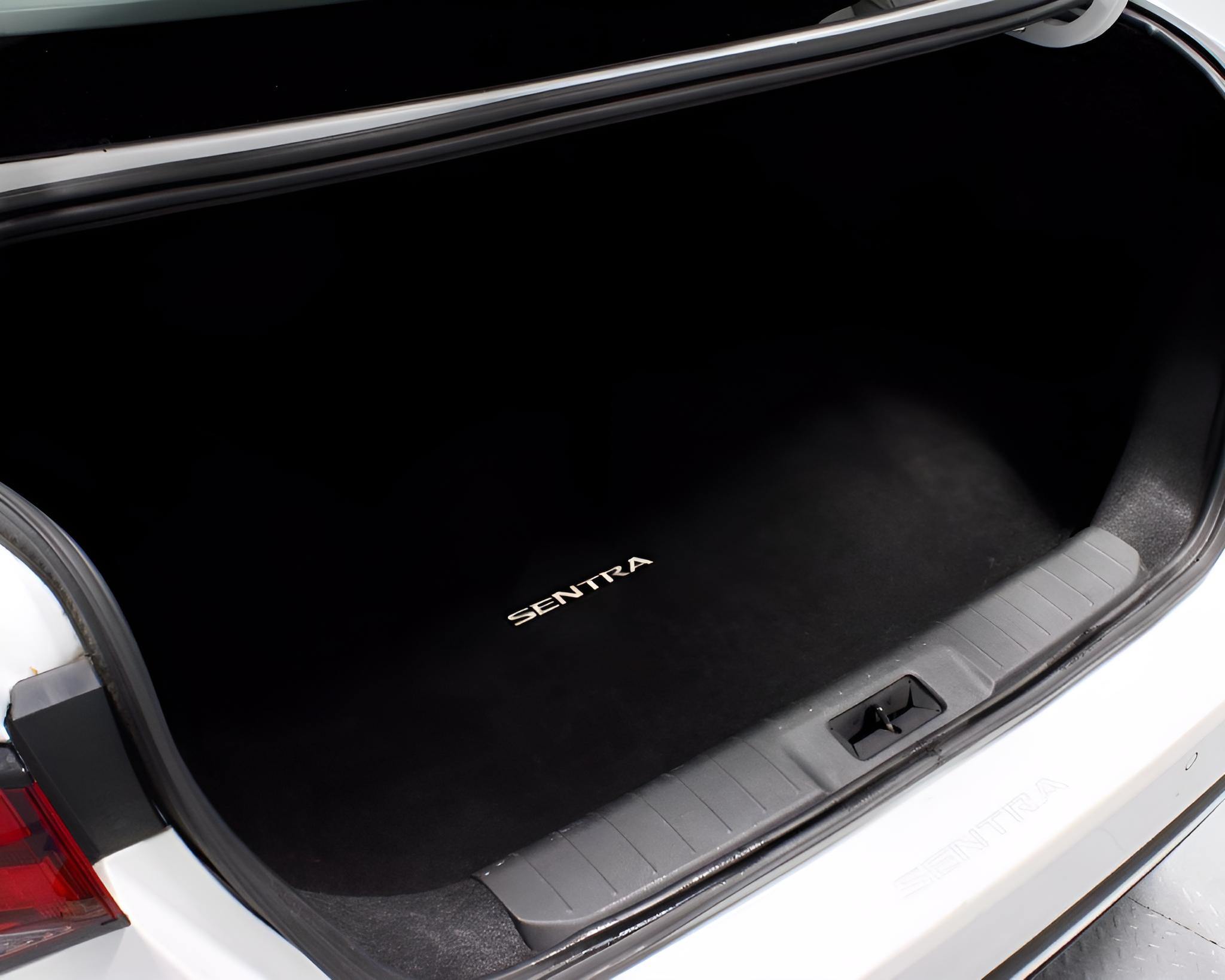 2025 Nissan Sentra SR CVT