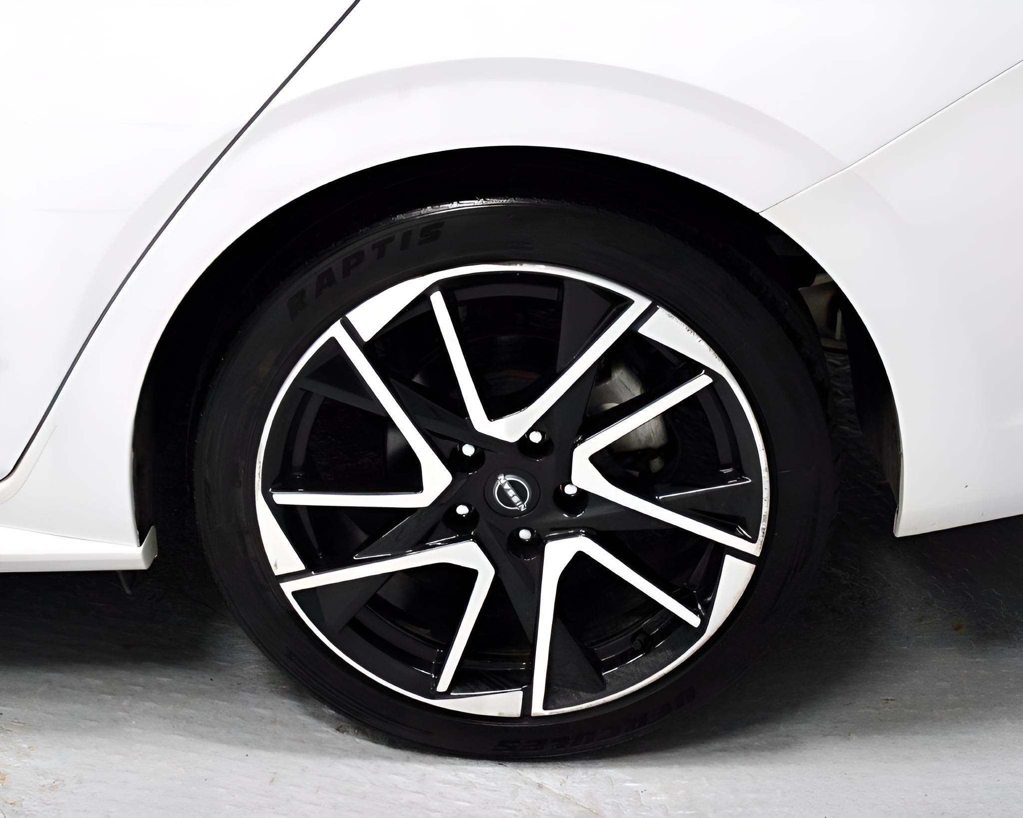 2025 Nissan Sentra SR CVT