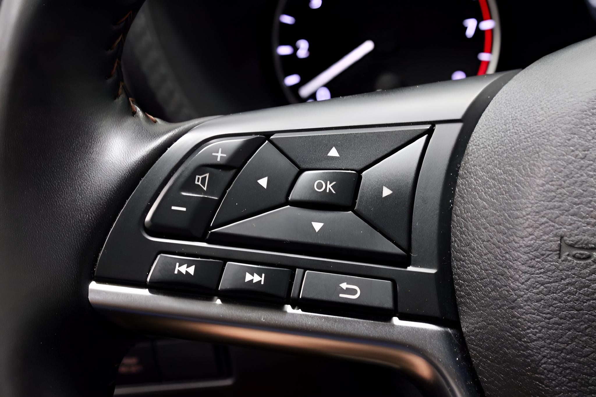 2025 Nissan Sentra SR CVT