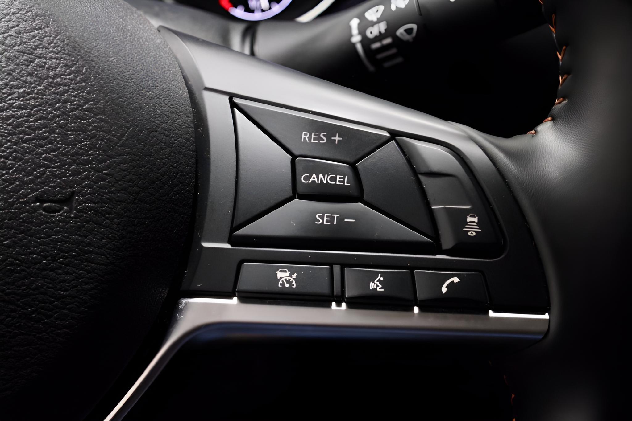 2025 Nissan Sentra SR CVT